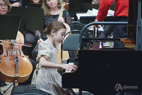Ученица 4-го класса Центральной музыкальной школы при Московской консерватории Александра Стычкина