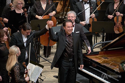 Исполнение Тианом Джианом совместно с белгородским оркестром Концерта для фортепиано с оркестром «Желтая река» китайского композитора Инь Чен Зонга оказалось двойной премьерой — белгородской и общероссийской Исполнение Тианом Джианом совместно с белгородским оркестром Концерта для фортепиано с оркестром «Желтая река» китайского композитора Инь Чен Зонга оказалось двойной премьерой — белгородской и общероссийской