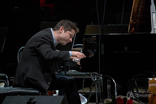 Участник фестиваля «Борислав Струлёв и друзья» пианист из США Eldar (Эльдар Джангиров) Участник фестиваля «Борислав Струлёв и друзья» пианист из США Eldar (Эльдар Джангиров)