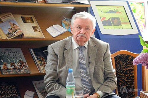 Альберт Анатольевич Лиханов проводит встречу в белгородской «лихановской» библиотеке Альберт Анатольевич Лиханов проводит встречу в белгородской «лихановской» библиотеке
