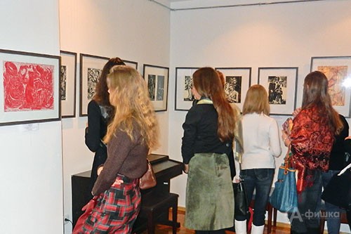 В Пушкинской библиотеке-музее работает выставка «Мастера/студенты»