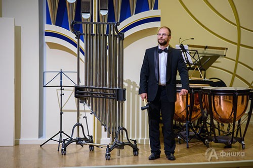 Фрагмен концерта завершения 6-го сезона в Органном зале БГФ. На фото: Сергей Коваленко (колокола)