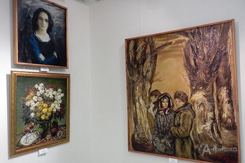 Фрагмент экспозиции «Илья Хегай. Живопись» в выставочном зале «Родина»