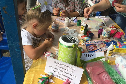 «Выручка» от проведения мастер-классов тоже идёт в общую копилку благотворительности «Выручка» от проведения мастер-классов тоже идёт в общую копилку благотворительности