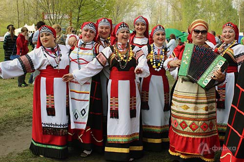 В Грайвороне прошёл областной фестиваль «Узорный хоровод» В Грайвороне прошёл областной фестиваль «Узорный хоровод»