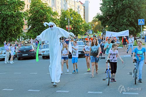 Карнавальное шествие II фестиваля уличных искусств «Белая маска» в Белгороде
