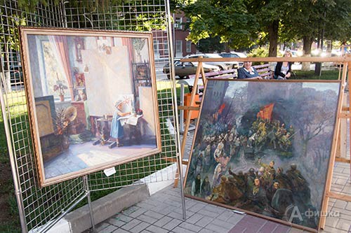 Выставка работ белгородских художников на Народном бульваре