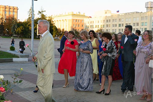 Возложение цветов к памятнику Щепкину перед открытием 82 сезона БГАДТ им. Щепкина