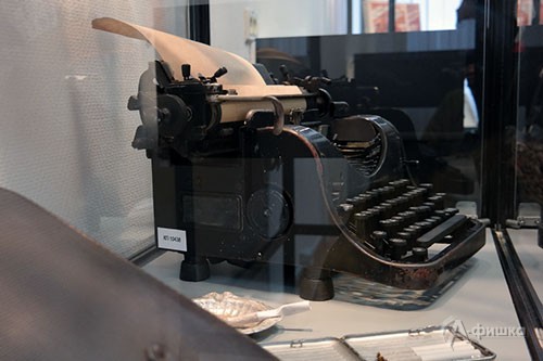 Фрагмент экспозиции выставки «С «лейкой» и блокнотом…» в Литературном музее Белгорода Фрагмент экспозиции выставки «С «лейкой» и блокнотом…» в Литературном музее Белгорода