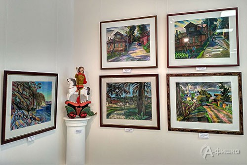 Фрагмент экспозиции юбилейной выставки Владимира Аксёнова в выставочном зале «Родина»