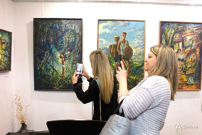 Первые посетители выставки Елизаветы Тарасовны Планиды «Полёт сквозь время и пространство». Первые посетители выставки Елизаветы Тарасовны Планиды «Полёт сквозь время и пространство».