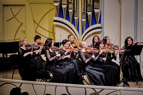 Выступает камерный оркестр Mezzo Music под управлением Натальи Боровик Выступает камерный оркестр Mezzo Music под управлением Натальи Боровик