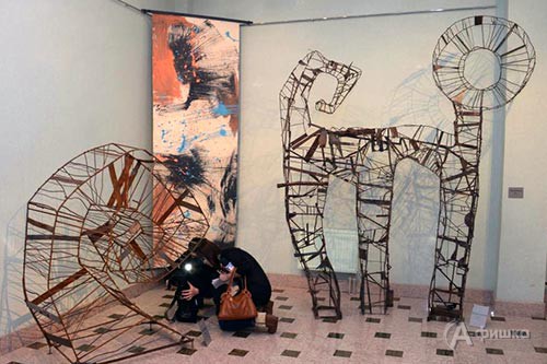 В Белгородском художественном музее работает выставка Сергея Дементьева «Конструкции внутри нас» 