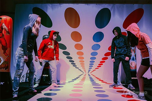 Сцена из спектакля «Френдзона» по одноимённой пьесе О. Жанайдарова Сцена из спектакля «Френдзона» по одноимённой пьесе О. Жанайдарова