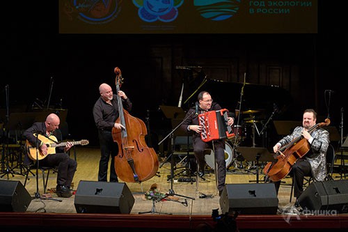 Фестивальное сотворчество: на сцене Большого зала БГФ Ludovic Beier Trio и Борислав Струлёв