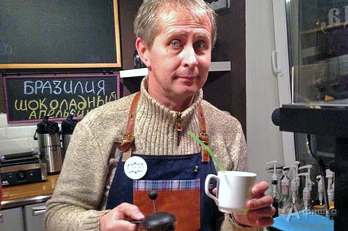 Евгений Крамской лично угощал гостей кофе