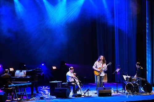 Поект Валерия Михайлова «Вояж Париж – Белгород» в Белгородской филармонии Поект Валерия Михайлова «Вояж Париж – Белгород» в Белгородской филармонии