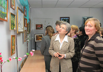 Первые посетители открывшейся в Белгороде выставки «Формула красоты»