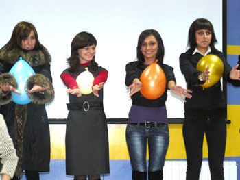 Среди участниц конкурса - победитель конкурса на сайте А-фишки Елена Петрова (вторая слева)