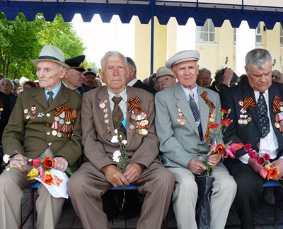 На трибунах сидели ветераны и участники Великой Отечественной войны