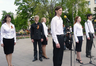 С композицией «Вечная слава героям» выступили представители молодого поколения – студенты Белгородского института культуры и искусств