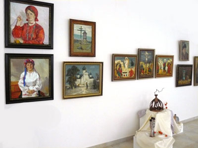 ыставка «От Руси к России» в Белгороде: портреты простых людей – наших земляков в народных костюмах