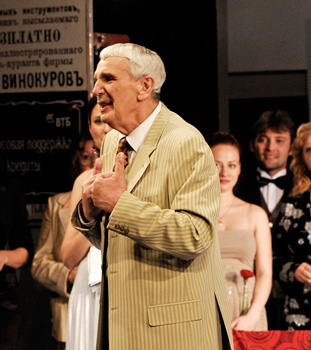 В день своего бенефиса В.В. Бондарук признался в любви к Театральной Сцене