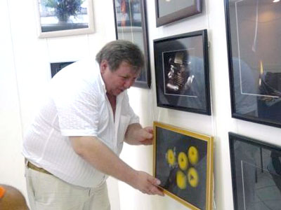 Директор выставки Виктора Мишакина высоко оценил работы Василия Кучмы