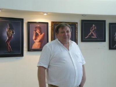 В Белгороде Виктор Мишакин открыл фотовыставку ”Язык тела”