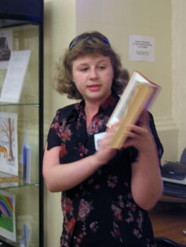 Сотрудница БГУНБ К. белоусенко поведала об истории появления в библиотечных фондах книги с дарственной надписью Наседкина