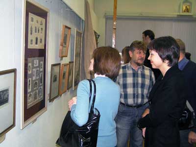 Огромный интерес вызвали работы С.С. Косенкова у первых посетителей выставки