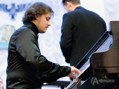 В Белгороде Антона Лубченко публика увидела и услышала как пианиста и дирижера