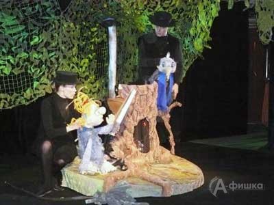 Сцена из спектакля «Маленькая Баба-Яга» в театре кукол Белгорода