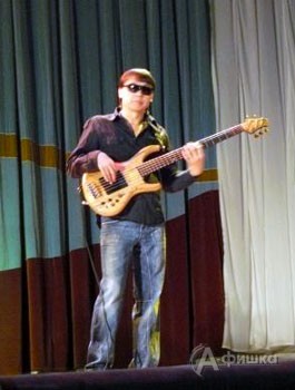 Бас-гитарист Улан Ахмедов