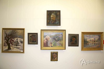 На полотнах Е.Н. Савотченко воспоминая военного прошлого перекликаются с мирной современностью, с событиями счастливого детства 