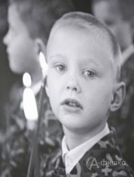 Символом духовного обновления России называет ее автор Е. Фролов фотографию мальчика со свечой