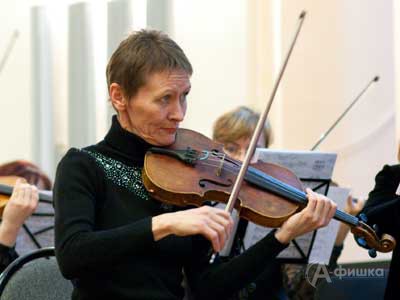 Солистка Белгородской филармонии Ирина Бывальцева (скрипка)