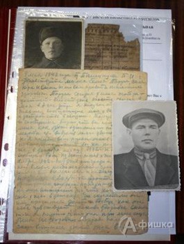 Дарители принесли фотографии своих дедов и прадедов, воевавших в Великой Отечественной войне 