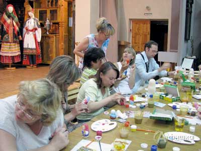 Мастер-класс по росписи матрешек в Белгородском государственном музее народной культуры