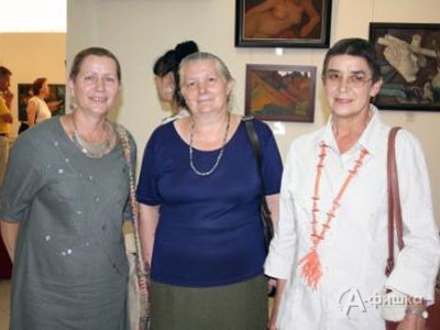 Посланниками и хранителями фондов музея в поездке стали ярославцы – заведующая экспозиционным выставочным отделом Людмила Макарова и научные сотрудники Ирина Кулешова и Людмила Битколова Посланниками и хранителями фондов музея в поездке стали ярославцы – заведующая экспозиционным выставочным отделом Людмила Макарова и научные сотрудники Ирина Кулешова и Людмила Битколова