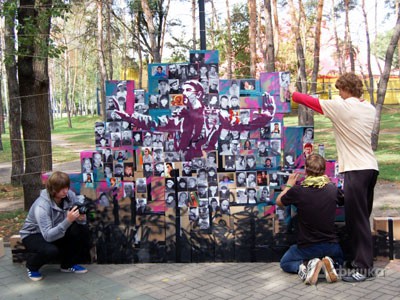 Инсталляция от творческого объединения «Подвал», посвященная памяти Виктора Плотникова