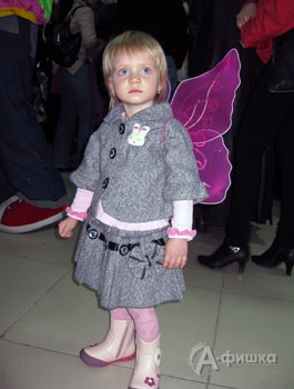 Почти двухлетняя юная фея любит волшебные праздники в кинотеатре «Радуга»