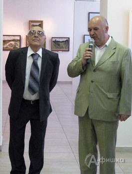 В. Козьмина поздравляет с открытием выставки В. Овчинников