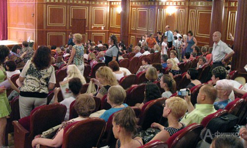 Большой концертный зал Белгородской филармонии переполнен