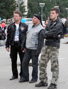 Брутальные знаменосцы-патриоты из белгородского клуба «Rebels»