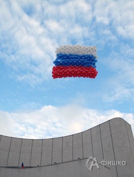 Триколор из шаров взмывает над праздничным Белгородом