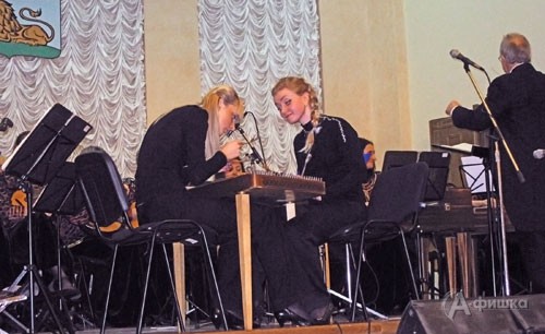 Солистки на цимбалах – лауреат международного конкурса Юлия Савченко и лауреат республиканского конкурса Наталья Кушнерук