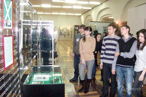 Первые посетители выставки – школьники школы №35 г. Белгорода