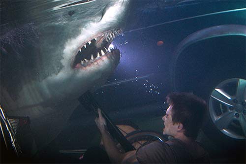 Кадр из фильма ужасов «Цунами 3D»