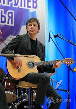 Олег Аряев (гитара, вокал)